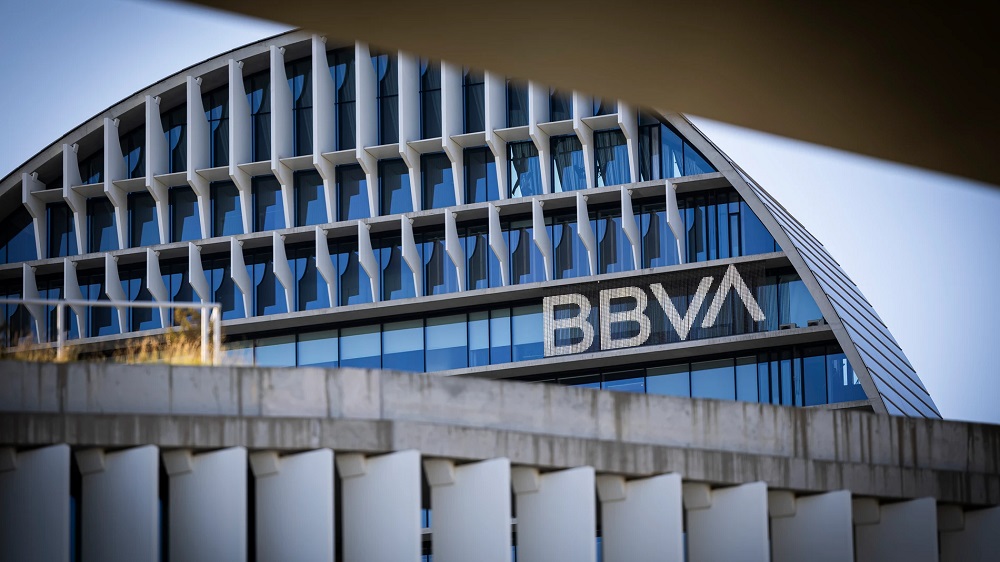BBVA ajusta el pago de la OPA al Sabadell para incluir los dividendos
