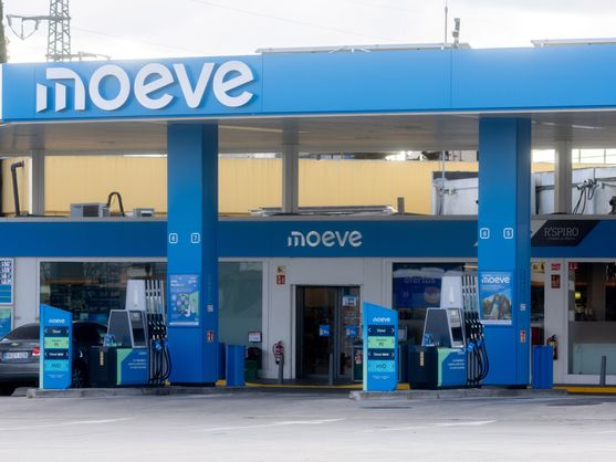 Moeve (Cepsa) llega a las 100 gasolineras que cargan el coche eléctrico en 20 minutos