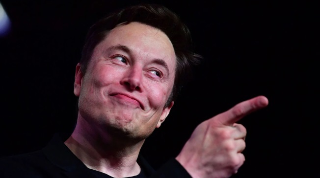 Elon Musk, el hombre más rico del planeta, sabe que te vas a quedar en paro, pero no por la IA, sino algo más grande: «Lo harán todo mejor que nosotros»