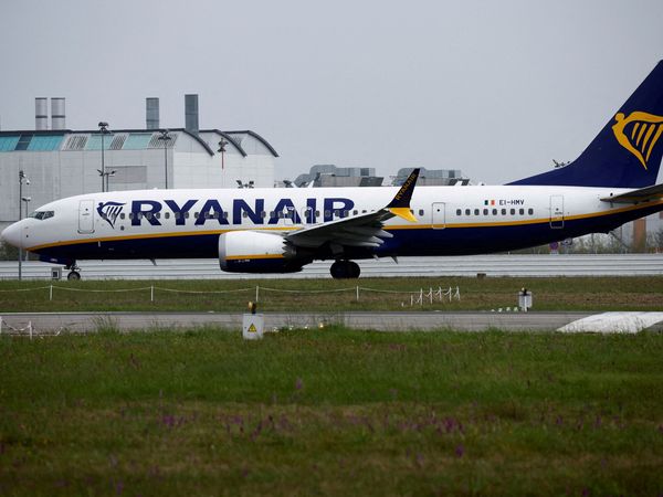 Malas noticias si viajas con Ryanair: la compañía aérea anuncia una subida de sus precios para el próximo año tras una caída en sus ganancias