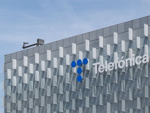 Telefónica vende su filial en Uruguay a Millicom por casi 390 millones y acelera su salida de Hispanoamérica