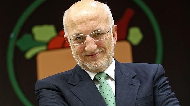 Juan Roig repite sueldo con 12 millones de euros brutos y cuadriplica los préstamos a sus proveedores