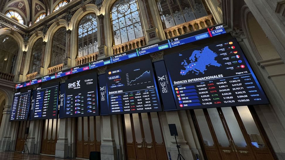 Bolsa e Ibex 35 hoy, en directo | El Ibex lucha por asaltar los 18.200 con el petróleo en los 95 dólares