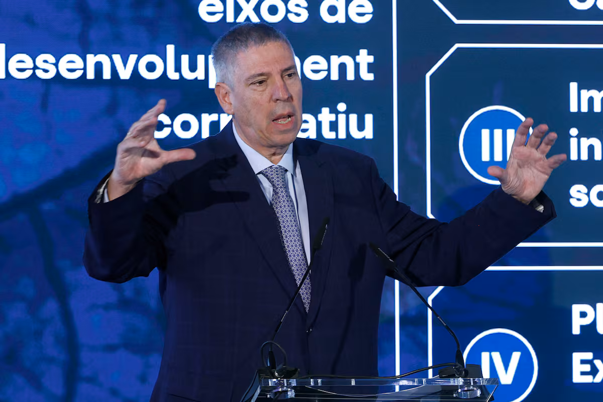 De Los Mozos trató de restablecer los puentes rotos de Indra con Santa Bárbara y Sapa tras la salida de Escribano